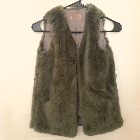 Zara girl outer wear collection size 7/8 olive color vest - Picture 1 of 7
